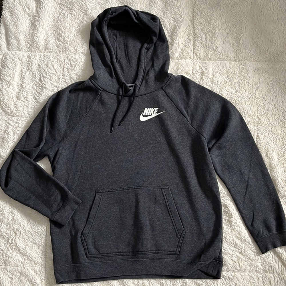 Woman’s Nike Sweatshirt